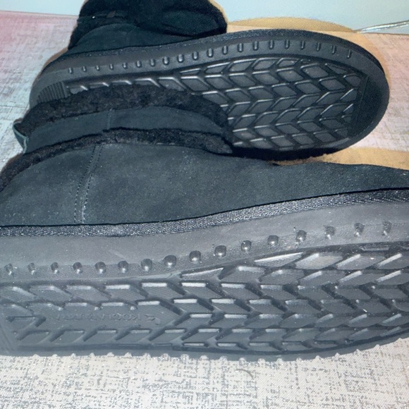 Koolaburra Black Faux-Shearling Slip-On Ankle Booties - Picture 7 of 14